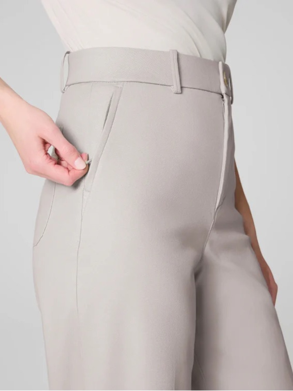 SPANXsupersmooth® Stretch Twill
Cropped Wide Leg Pant in Bone Size Large - Picture 2 of 9